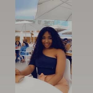 Meet your Posher, Laura